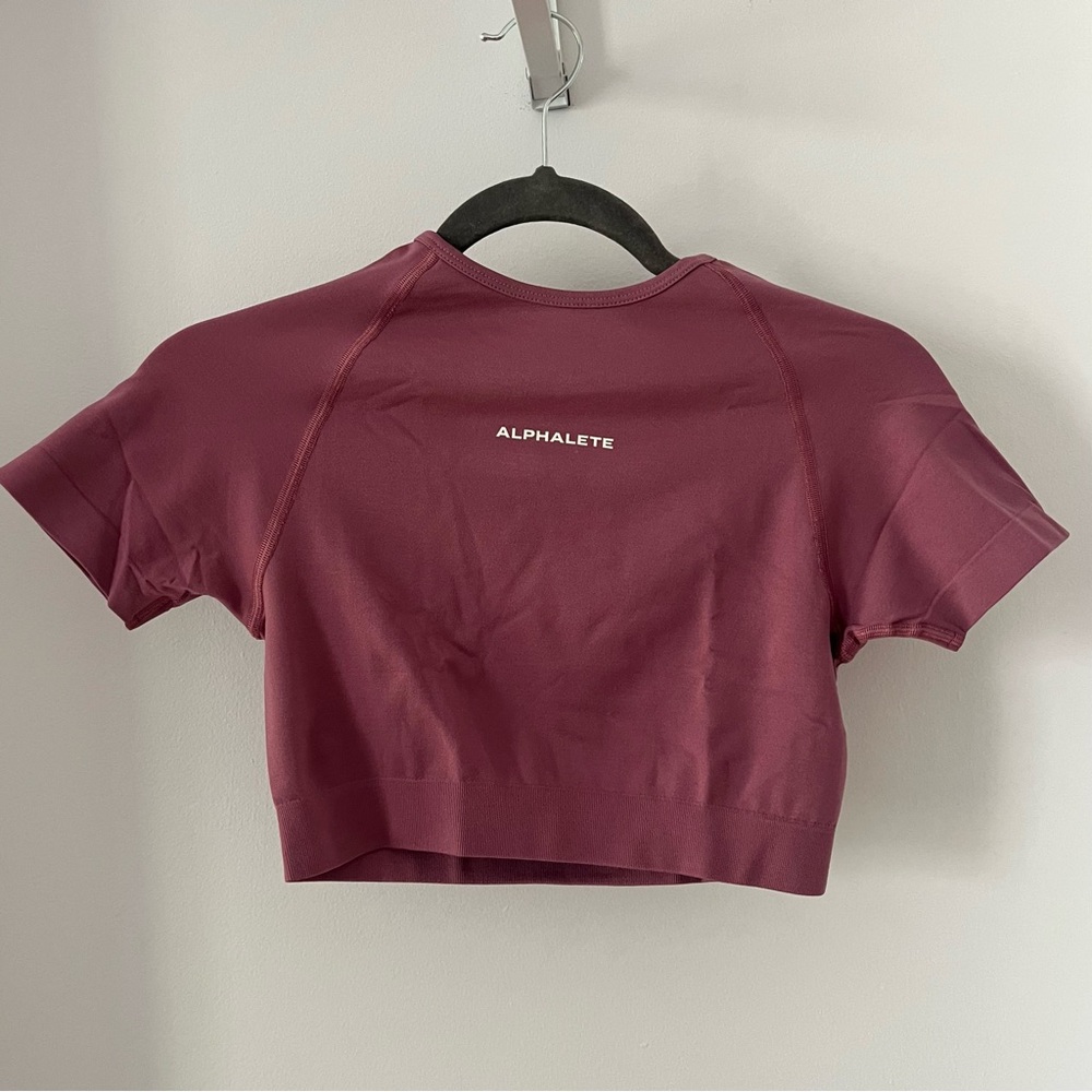 ALPHALETE Short Sleeve Crop Top